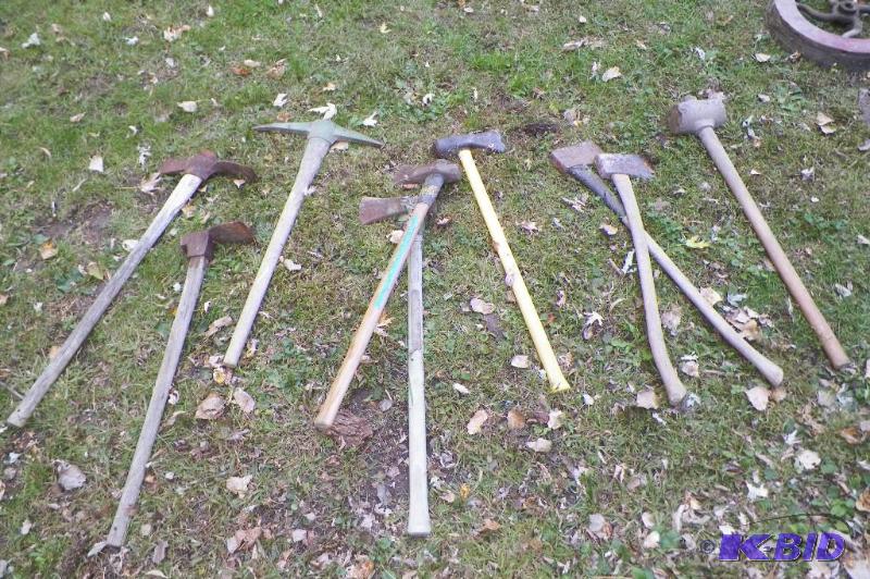 lot 365 image: Tool Lot