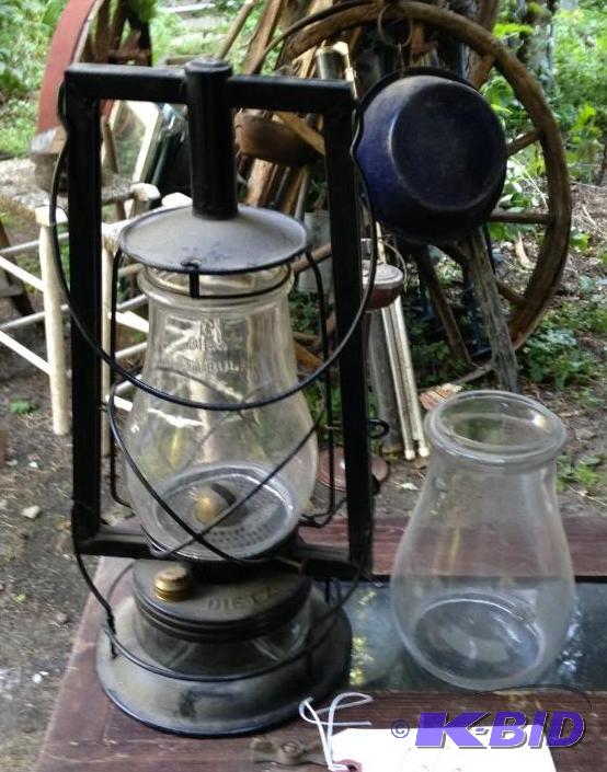 lot 66 image: Antique Lantern - had note on it saying it was from St. Peter Railyard