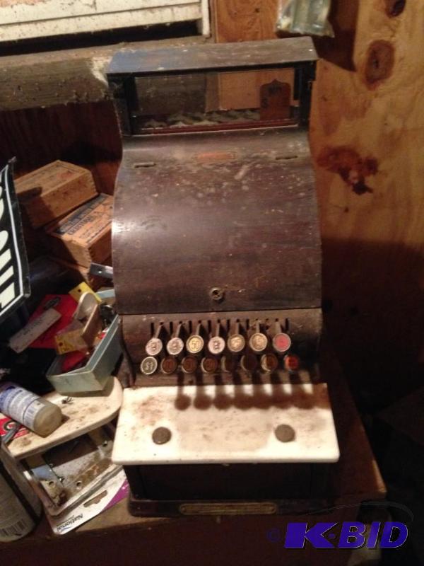 lot 7 image: Antique National Cash Register