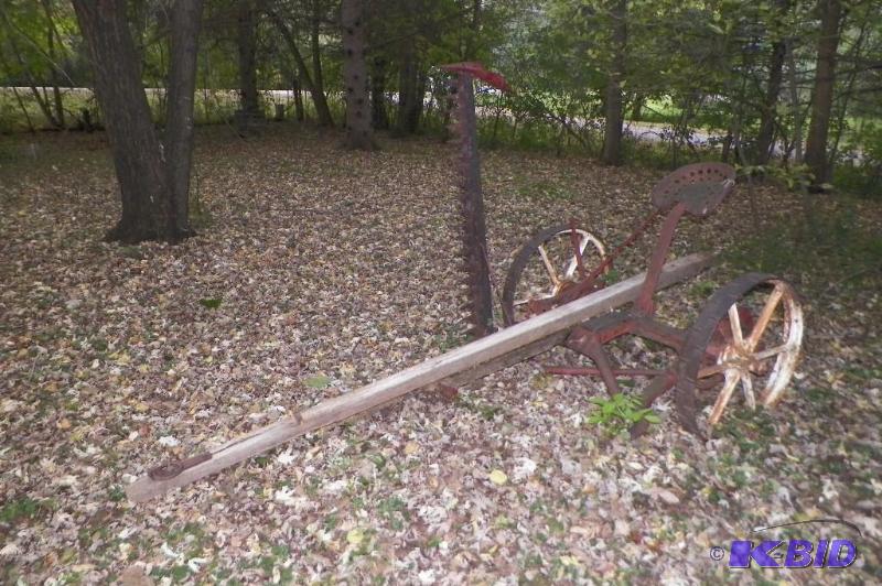 lot 8 image: Antique McCormick Cutter #6
