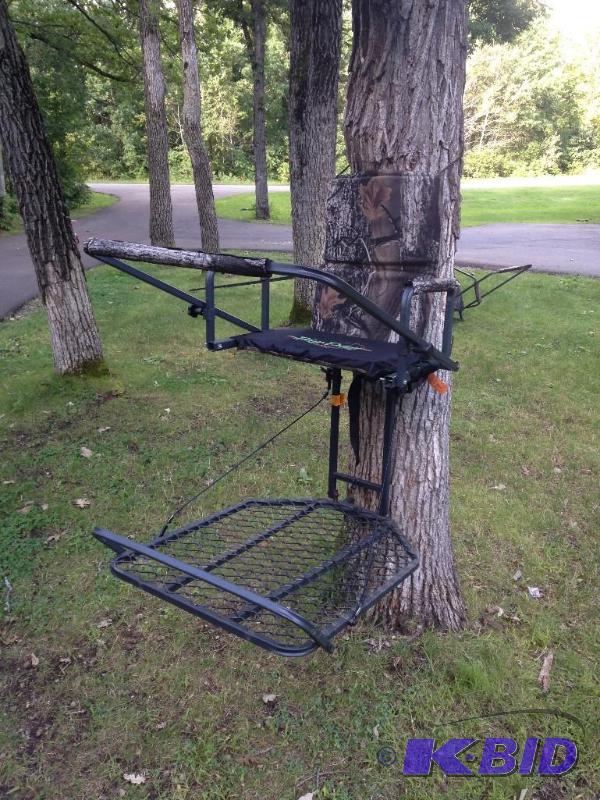 lot 5 image: Big Dog IV Treestand
