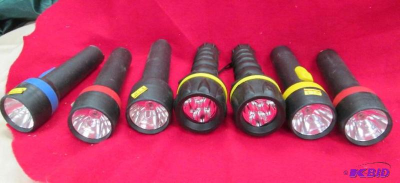 Qty 7 Different size flashlights...