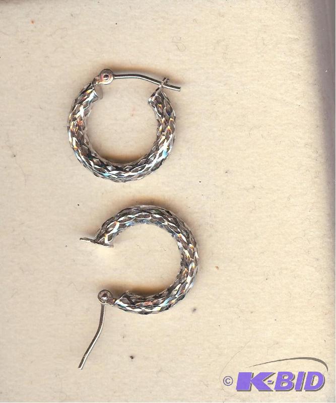 pair of 14 kt white Israeli gold diamond cut&...