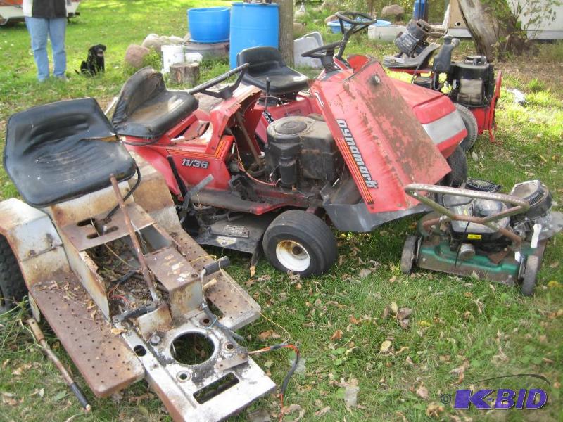 A Wide Assortment of Lawn Tractors and Lawn Lowers For Parts and Repair