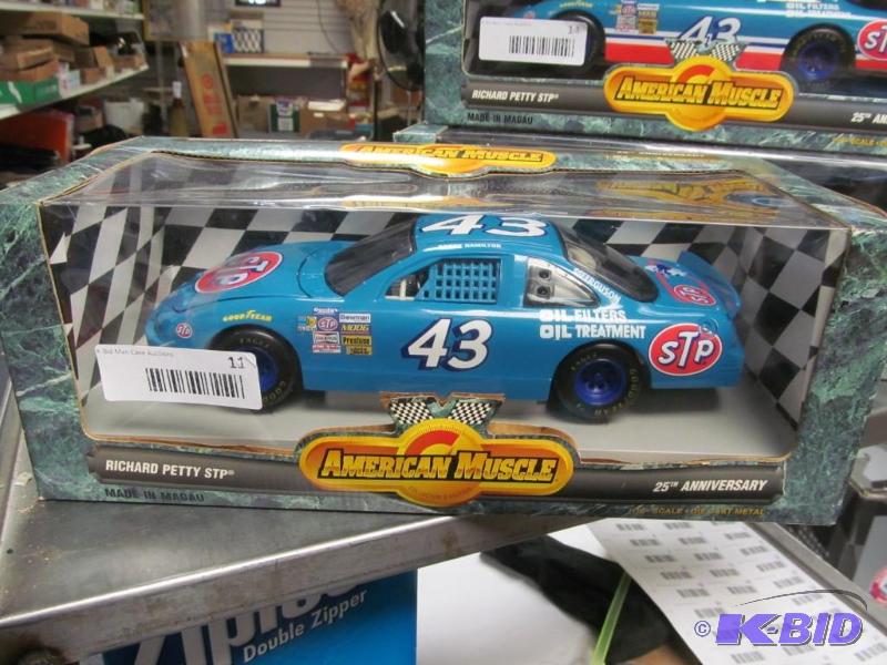 lot 11 image: 1996 Ertl American Muscle #43 Richard Petty STP 25th Anniversary NASCAR 118 Die Cast Car