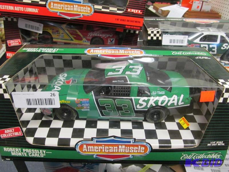 lot 26 image: 1995 Ertl American Muscle #33 Pressley Skoal Bandit NASCAR 118 Die Cast Car
