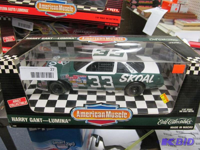 lot 27 image: 1995 Ertl American Muscle #33 Gant Skoal Bandit NASCAR 118 Die Cast Car