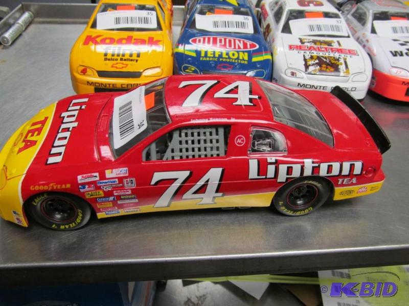 lot 34 image: 1995 Racing Champions #74 Benson Lipton Tea NASCAR 118 Die Cast Car