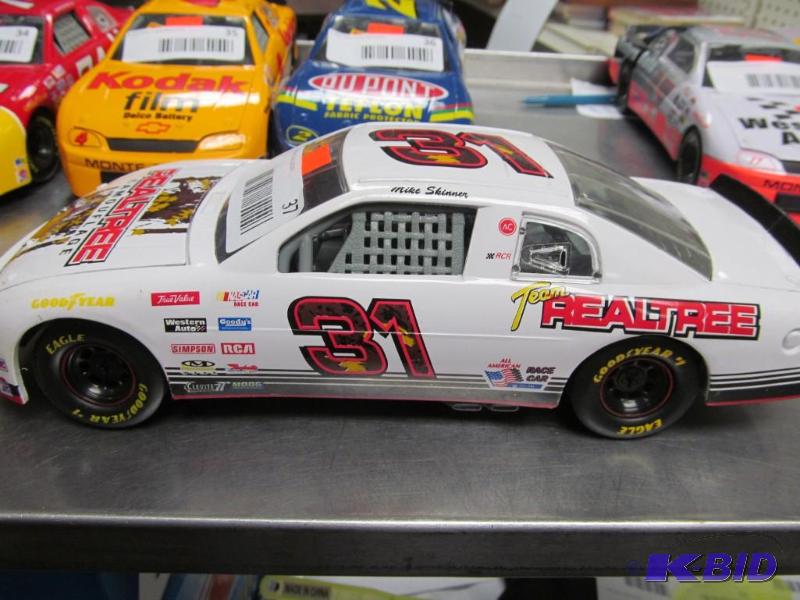 lot 37 image: 1995 Racing Champions #31 Skinner Team Realtree NASCAR 118 Die Cast Car