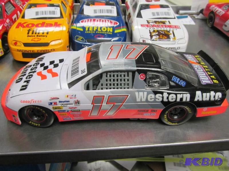 lot 38 image: 1995 Racing Champions #17 Waltrip Western Auto NASCAR 118 Die Cast Car