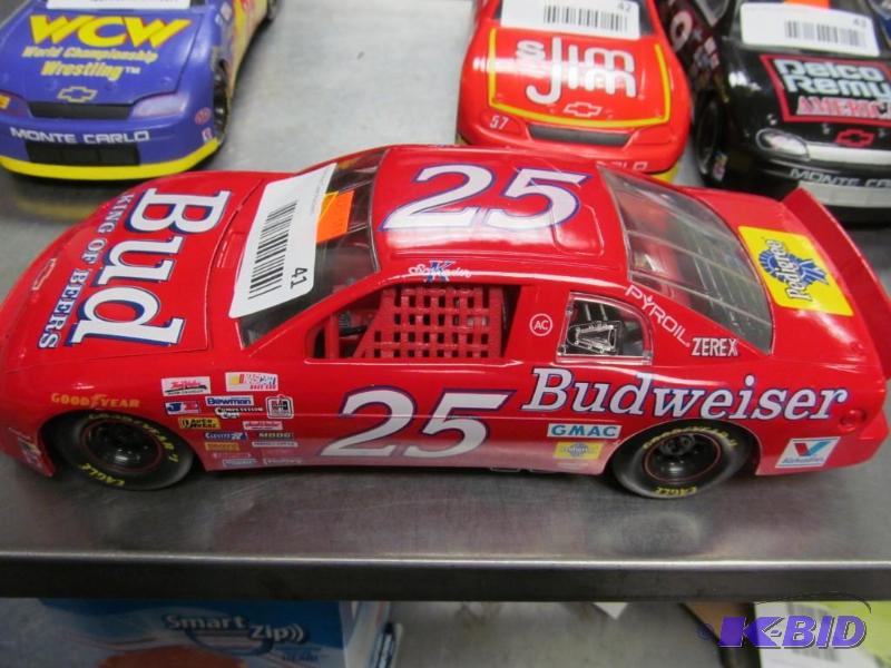 lot 41 image: 1995 Racing Champions #25 Schrader Budweiser NASCAR 118 Die Cast Car