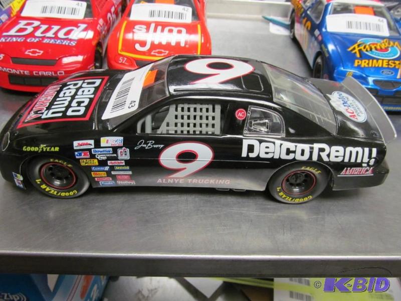 lot 43 image: 1995 Racing Champions #9 Delco Remy America NASCAR 118 Die Cast Car