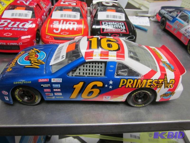 lot 44 image: 1995 Racing Champions #16 Musgrave Primestar NASCAR 118 Die Cast Car