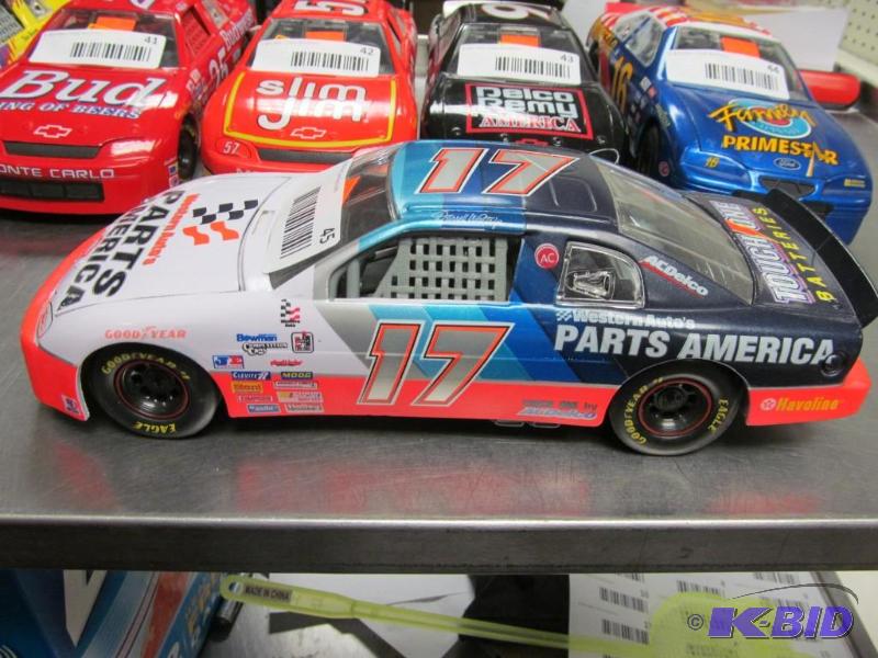 lot 45 image: 1995 Racing Champions #17 Waltrip Western Auto Parts NASCAR 118 Die Cast Car