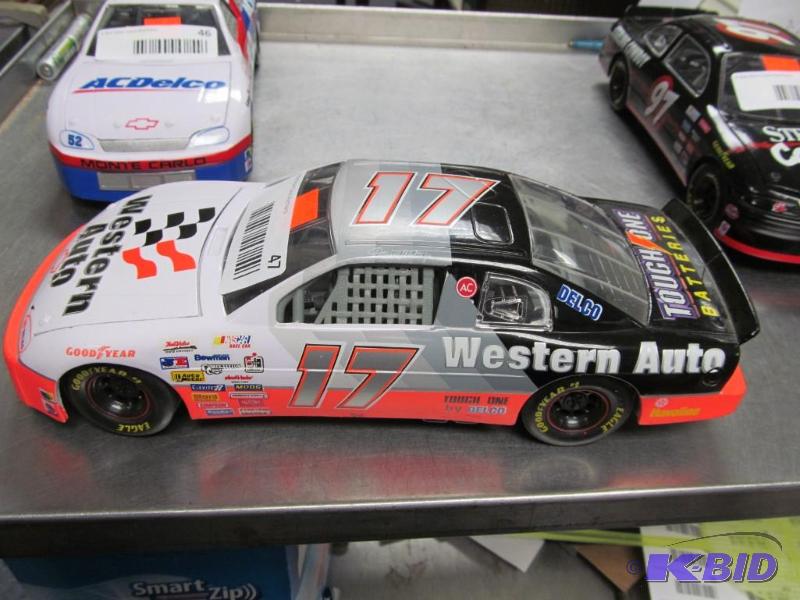 lot 47 image: 1995 Racing Champions #17 Waltrip Western Auto Parts NASCAR 118 Die Cast Car