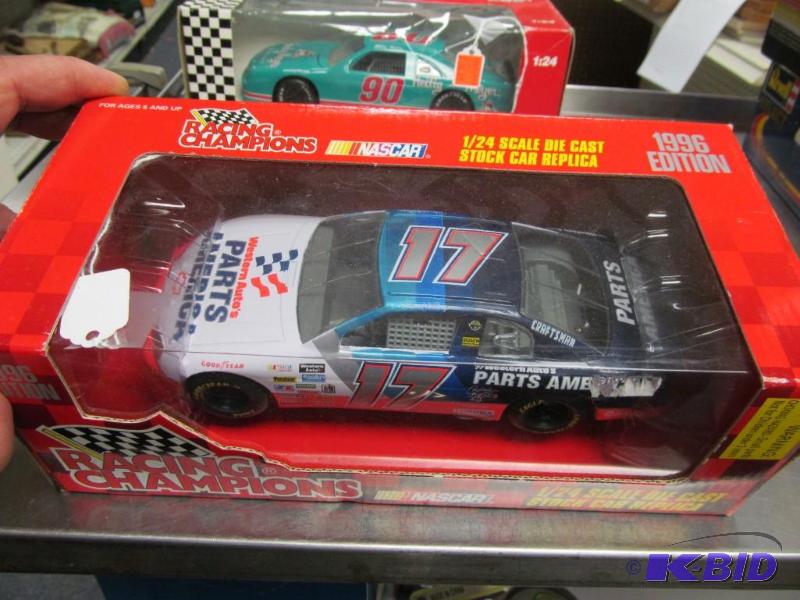 lot 72 image: 1996 #17 Darrell Waltrip Western Auto Parts NASCAR 124 Die Cast Car by Racing Champions