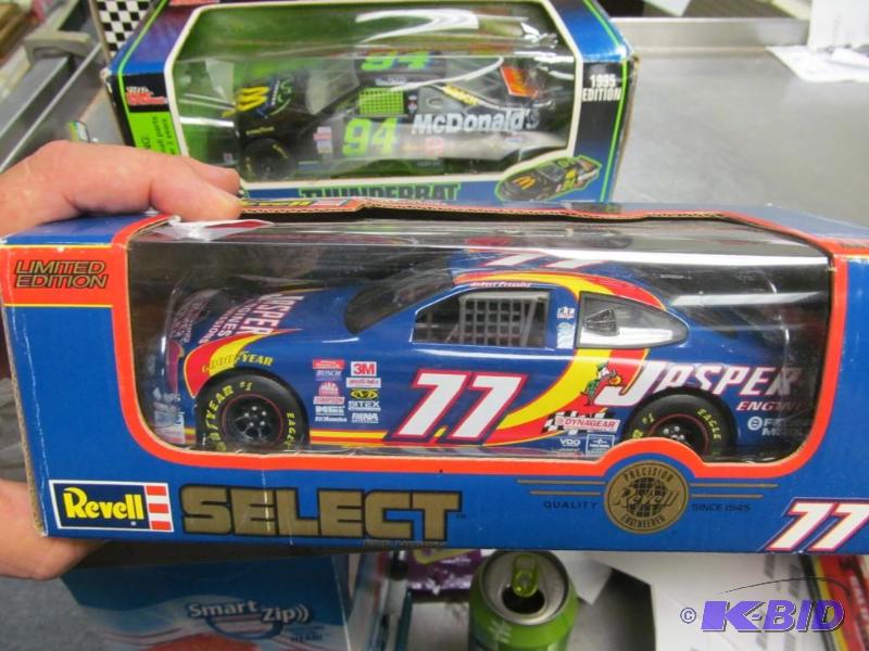 lot 75 image: 1995 #77 Robert Pressler Jasper Engines NASCAR 124 Die Cast Car by Revell