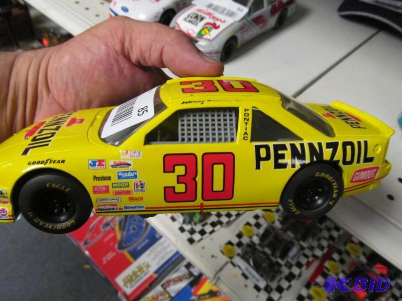 lot 85 image: #30 Johnny Benson Jr. Pennzoil Loose Racing Champions 124 NASCAR Die Cast Car