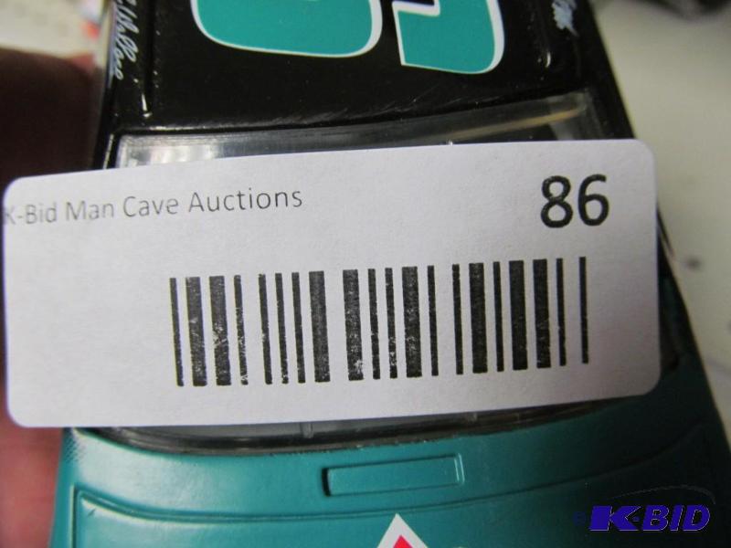 lot 86 image: #90 Mike Wallace Heilig-Meyers Loose Racing Champions 124 NASCAR Die Cast Car