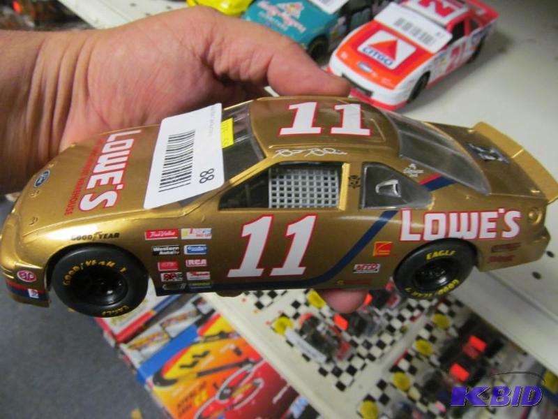lot 88 image: #11 Brett Bodine Lowes Loose Racing Champions 124 NASCAR Die Cast Car