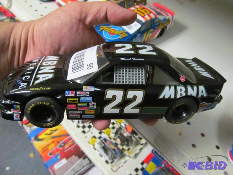 lot 90 image: #22 Ward Burton MBNA Loose Racing Champions 124 NASCAR Die Cast Car