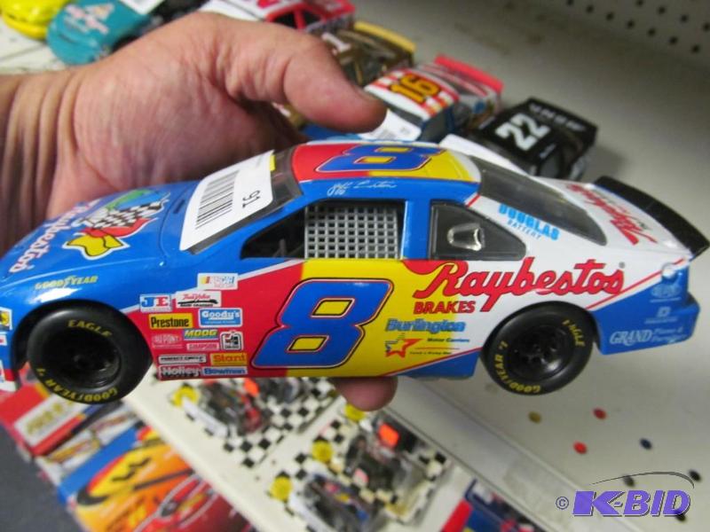 lot 91 image: #8 Jeff Burton Raybestos Loose Racing Champions 124 NASCAR Die Cast Car