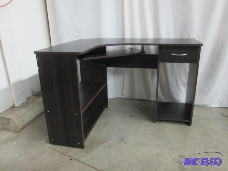 lot 11 image: Alcove Corner Computer Desk