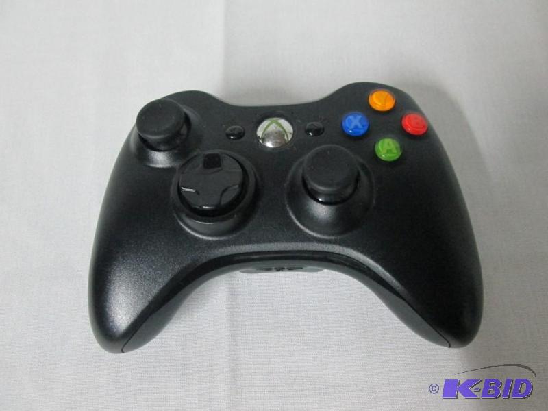 lot 19 image: XBOX 360 Black Wireless Controller
