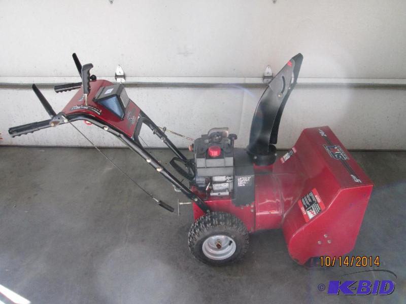 Murray 5HP Snowblower With Running Light, 6-S...