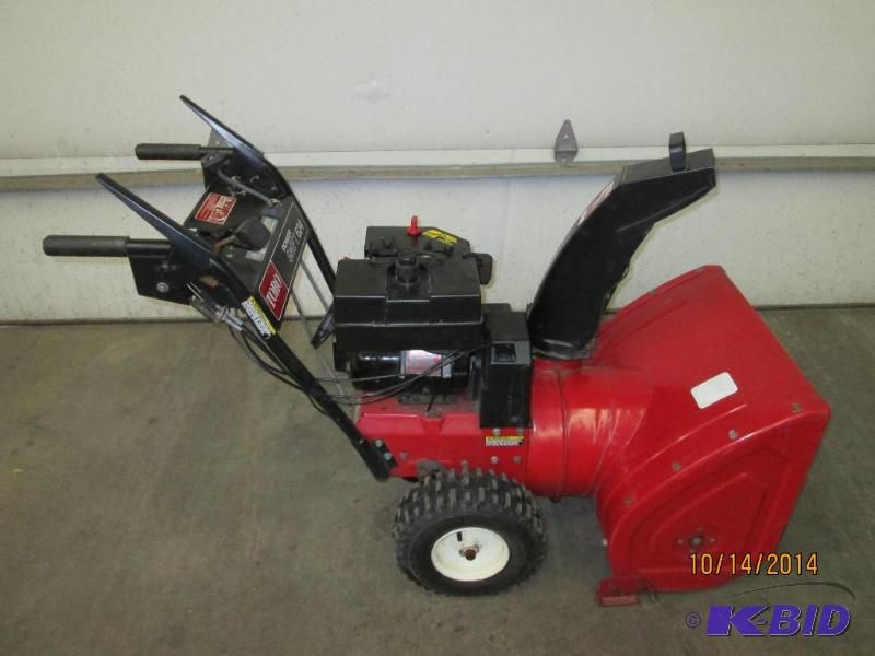 Toro 624 Snowblower, Electric Start, Runs &a...