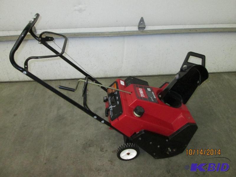 Toro 5HP Single Stage Snowblower, Runs &amp ...