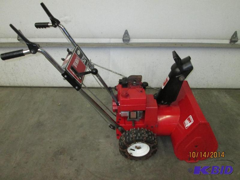 Toro 521 Snowblower, Tire Chains, Runs &amp...