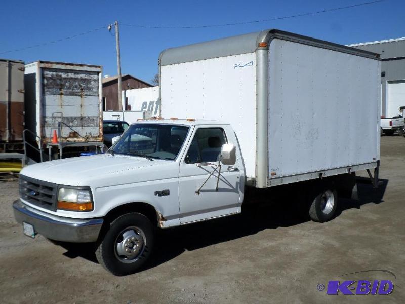 lot 1 image: 1994 Ford F.350 XL With American Cargo 12ft B...