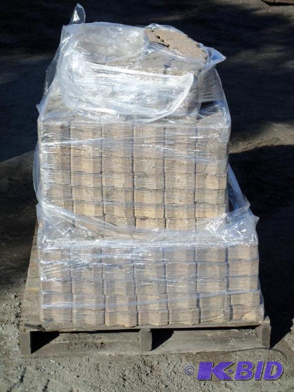 lot 15 image: Pallet Full Of Landscape Pavers, Approx (350)...