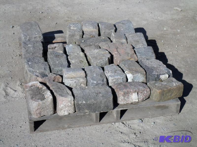 lot 21 image: Pallet Of Granite Landscape Blocks, Approx (2...