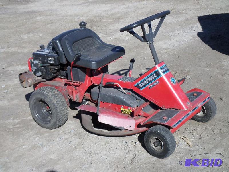lot 9 image: Snapper SR150 Riding Lawn Mower, Kohler Comma...