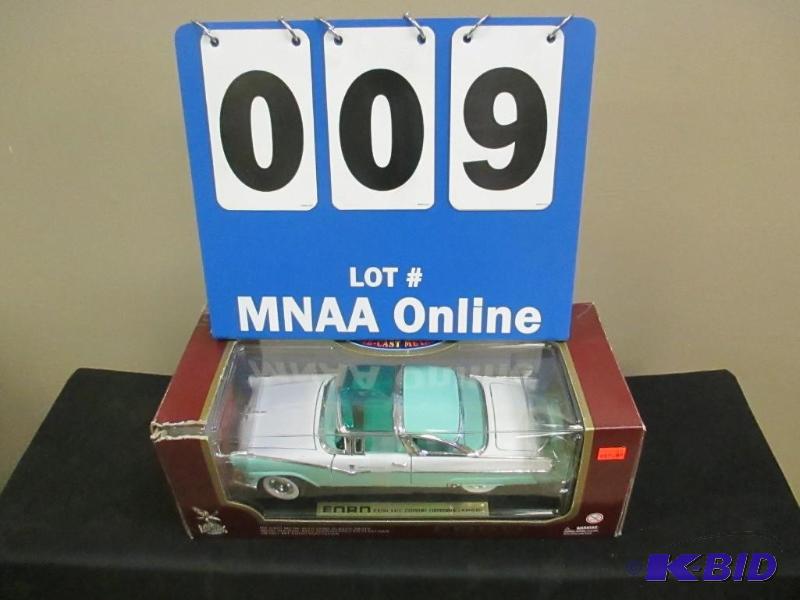 lot 00009 image: 1955 Ford Fairlane Crown Victoria Die Cast Car
