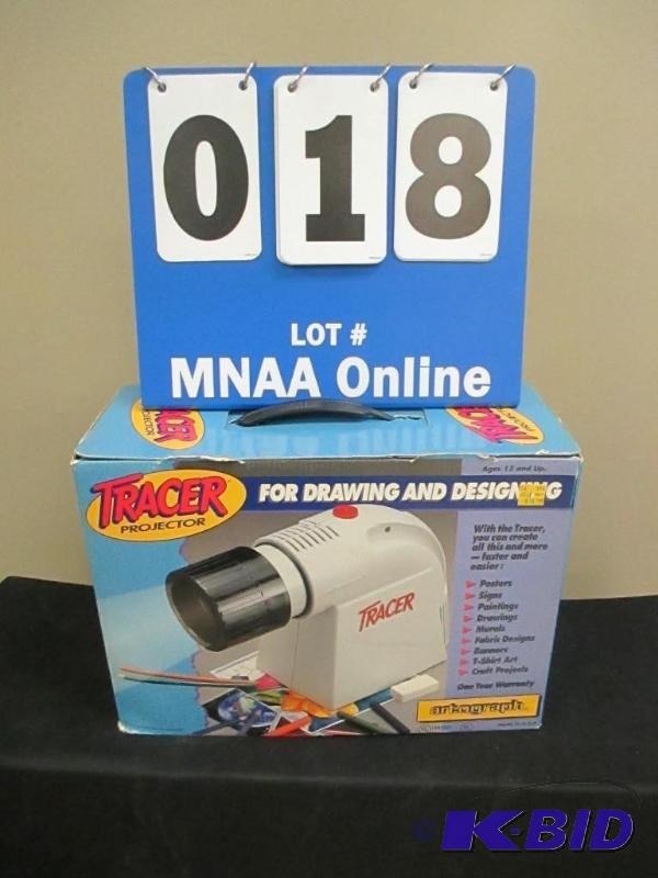 lot 00018 image: Drawing & Design Tracer Projector