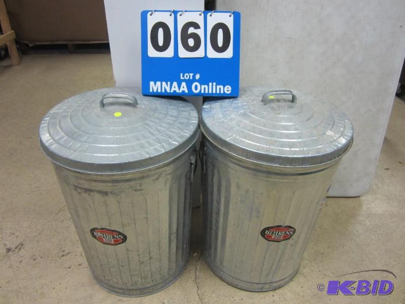 lot 60 image: 2 - 20 Gallon Trash Cans