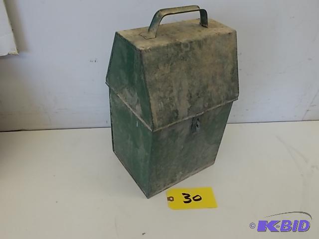 lot 30 image: Toolbox 8" x 9" x 15"...