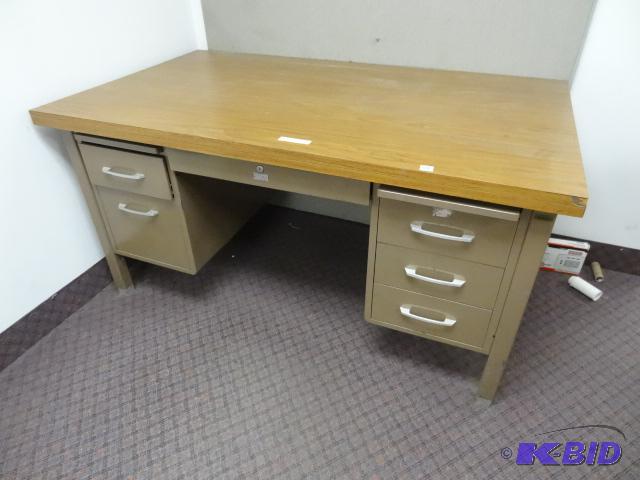 Metal Desk with Laminate Top. 5 Drawers and P...
