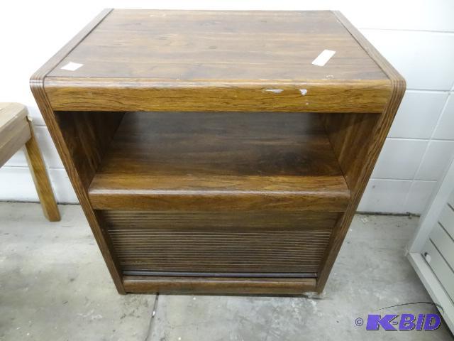 Laminate Cabinet on Wheels. Needs new wheels....