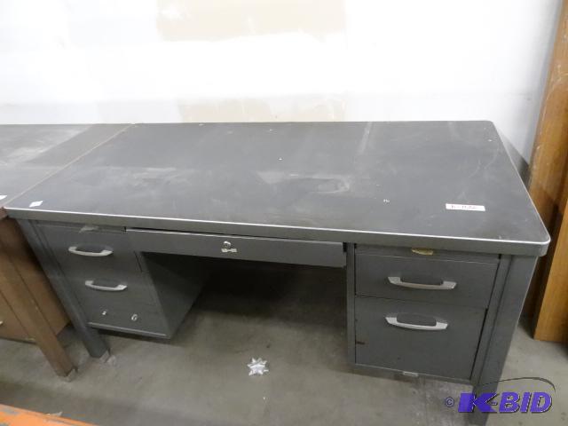 Metal Office Desk. 60 x 30 x 30...