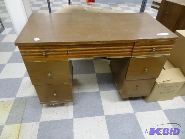 Vintage Wood Desk. 7 Drawers. 42 x 20 x 30...