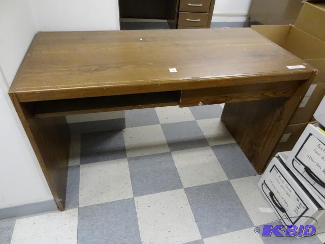 Laminate Office Desk. 49 x 30 x 30...
