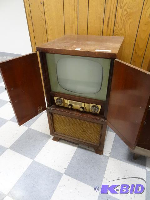 Vintage Admiral TV Set...