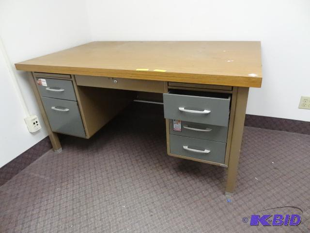 Metal 5 Drawer Office Desk. Pencil Drawer. 62...