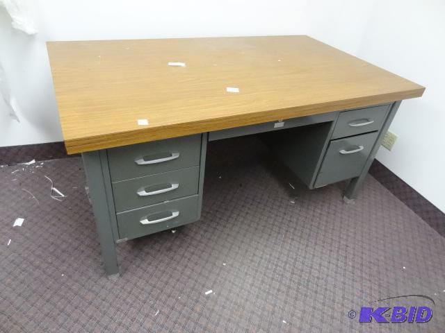 Metal Office Desk 5 Drawers and 1 Pencil Draw...
