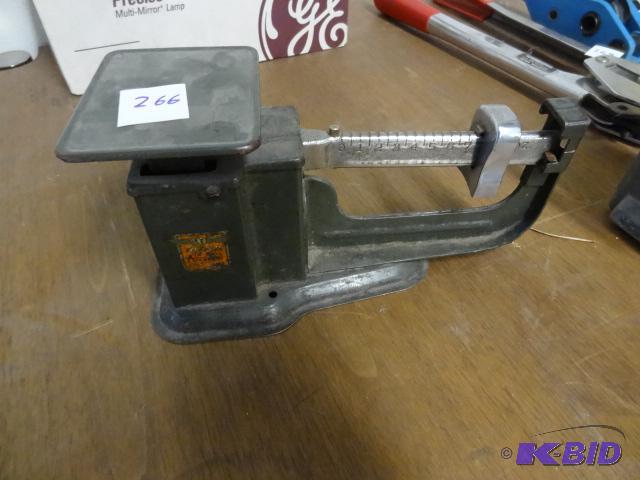 Vintage Scale. Used for Mail...