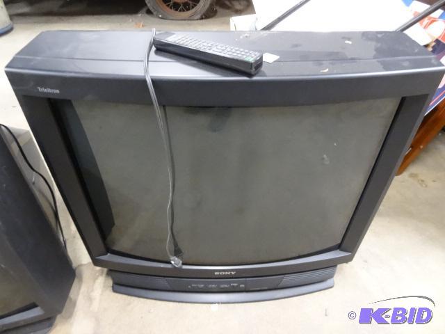 Sony Color TV 32&quot with Remote. KV-32S10....